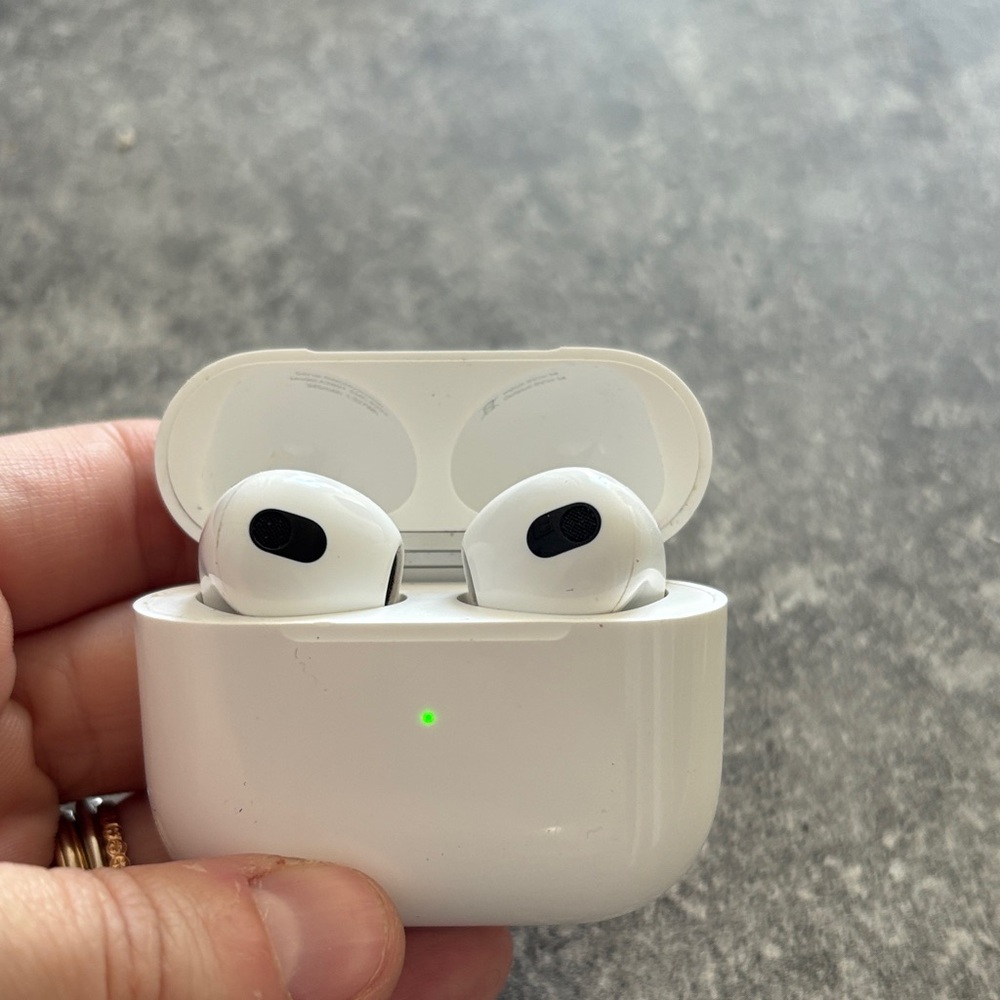 Apple AirPods (3rd Generation) with Lightning Charging Case